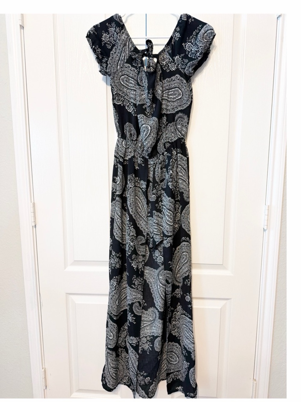 Sun & Shadow Romper with Black and White Paisley Overlay Dress Size XS